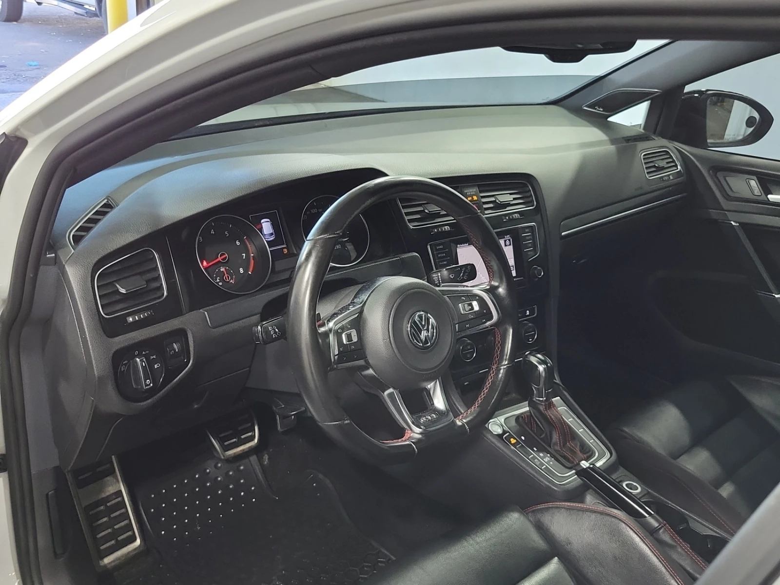 VW Golf GTI * CARFAX * АвтоКредит * Цена до България*  - изображение 10