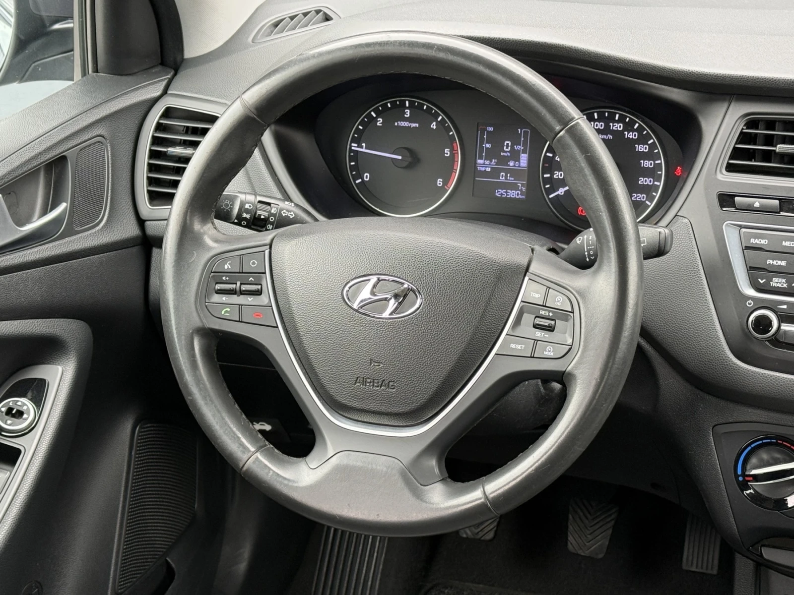 Hyundai I20 1.1 crdi, снимка 10 - Автомобили и джипове - 54224524