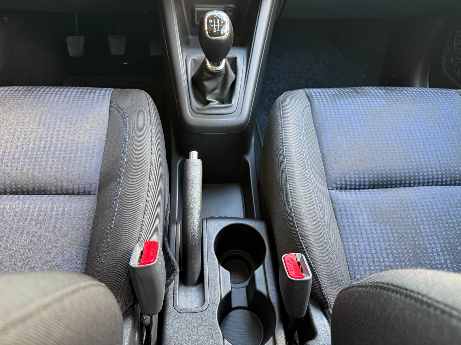Hyundai Ix20 1.6i* СЕРВИЗНА КНИЖКА С ПЪЛНА ИСТОРИЯ В Hyundai , снимка 11 - Автомобили и джипове - 54771585