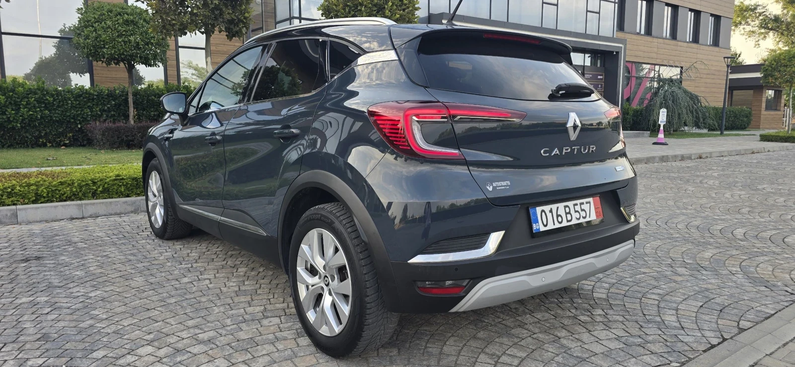 Renault Captur 1.6 E-TECH/HYBRID/ЛИЗИНГ/NAVI/CARPLAY!!, снимка 4 - Автомобили и джипове - 55372514
