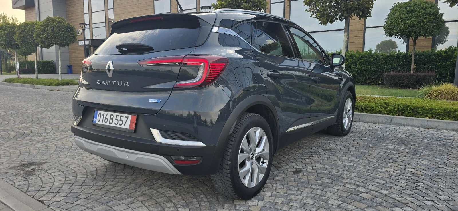Renault Captur 1.6 E-TECH/HYBRID/ЛИЗИНГ/NAVI/CARPLAY!!, снимка 6 - Автомобили и джипове - 55372514