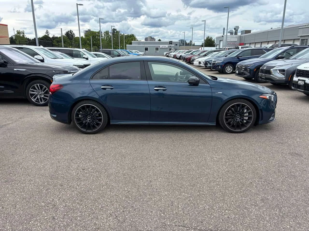 Mercedes-Benz A 35  AMG| ALCANTARA| 360CAM| MEMORY| PANO| , снимка 3 - Автомобили и джипове - 55058445