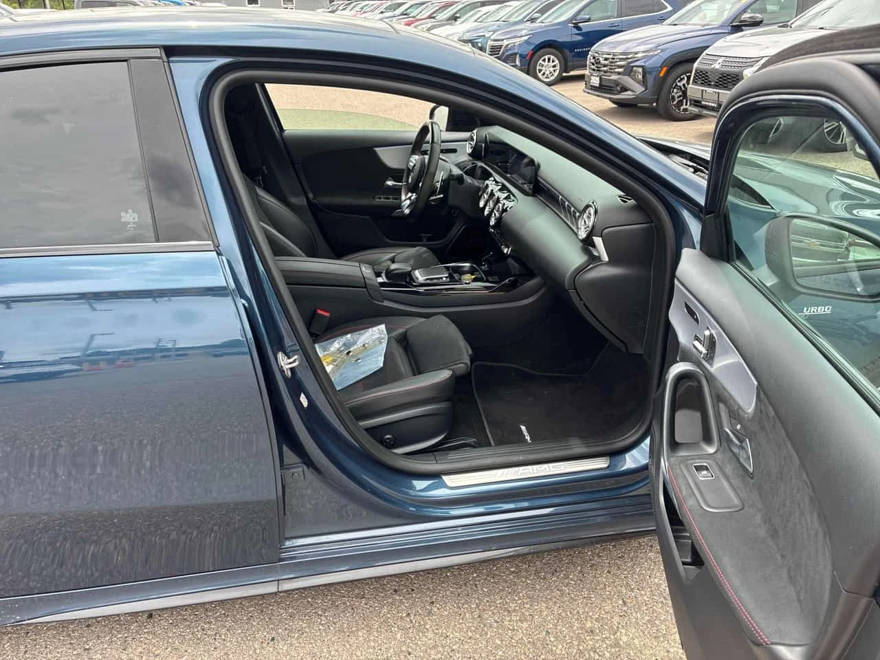 Mercedes-Benz A 35  AMG| ALCANTARA| 360CAM| MEMORY| PANO| , снимка 11 - Автомобили и джипове - 55058445