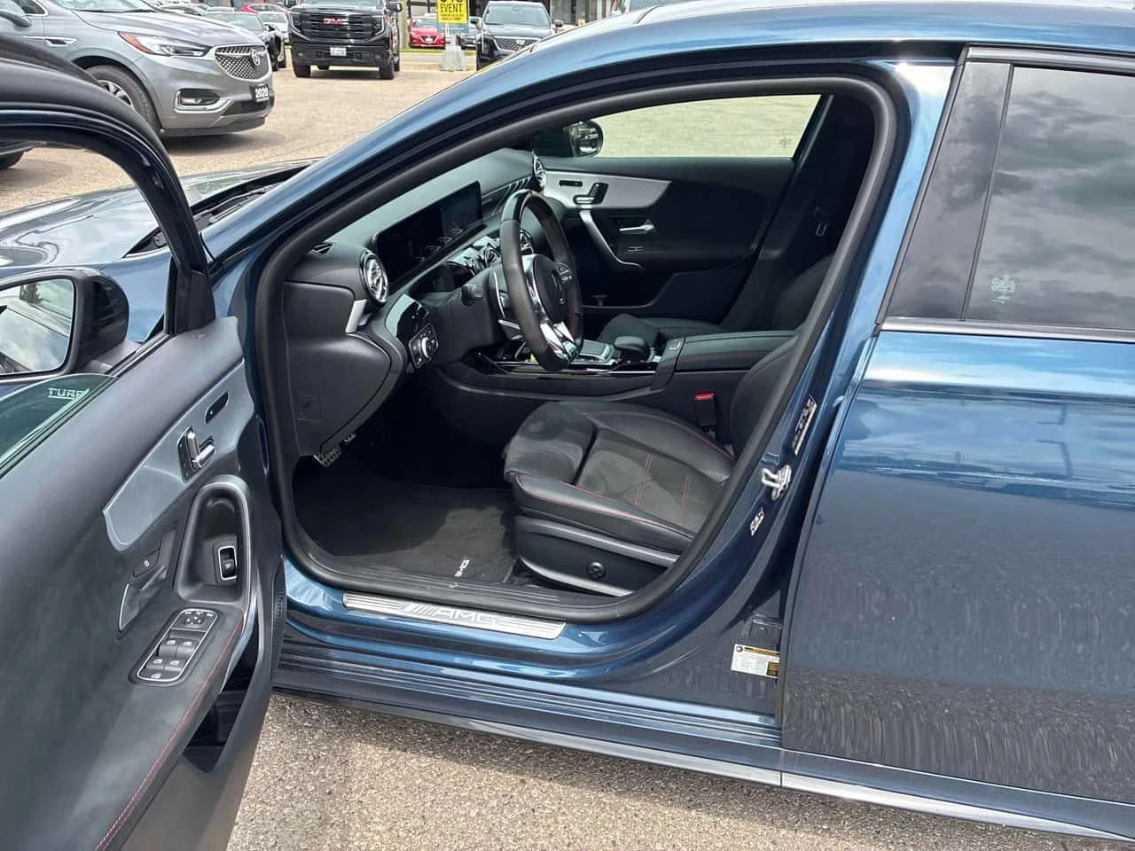 Mercedes-Benz A 35  AMG| ALCANTARA| 360CAM| MEMORY| PANO| , снимка 10 - Автомобили и джипове - 55058445