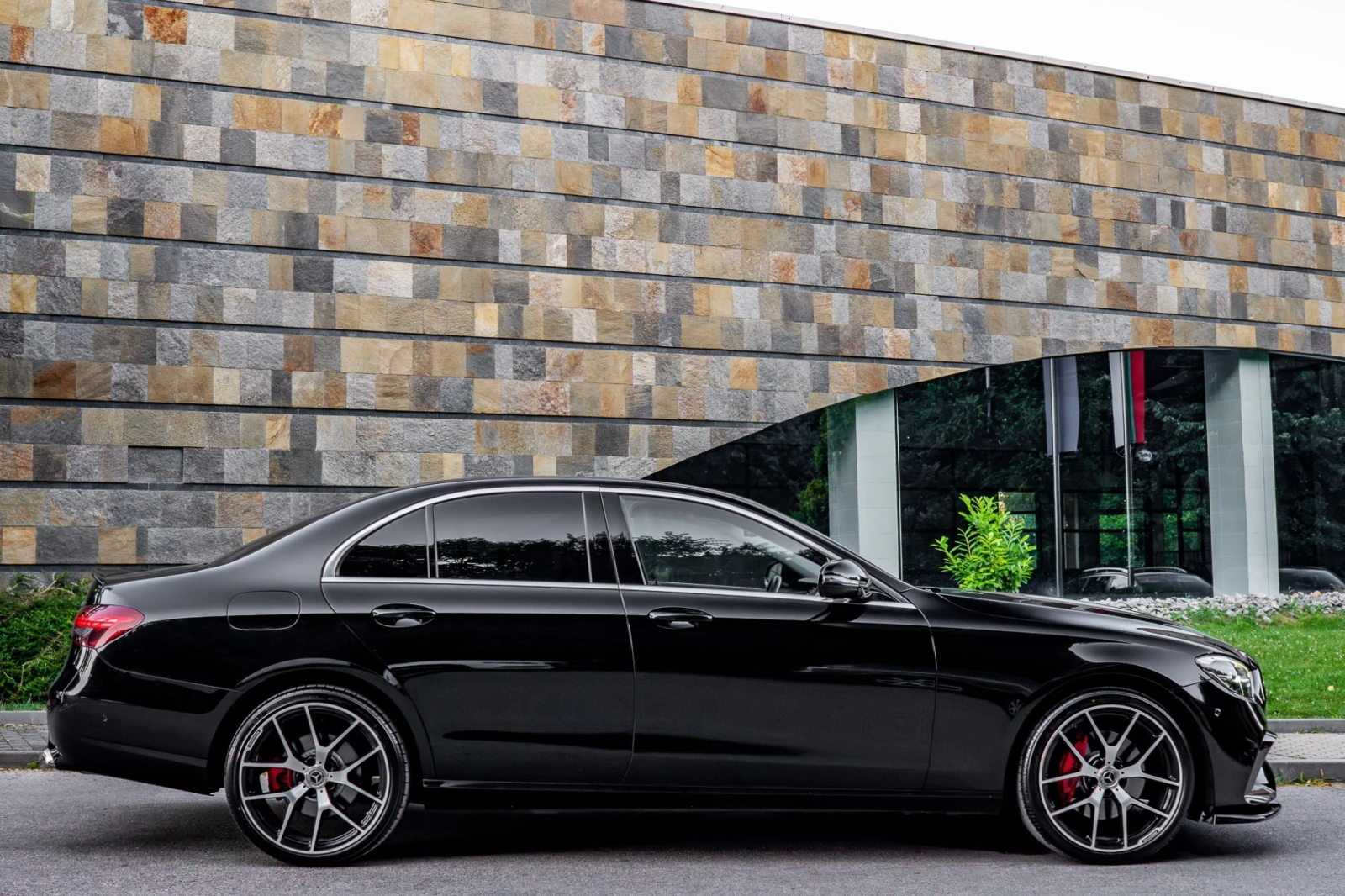 Mercedes-Benz E 300 de* AMG EXCLUSIVE* 3xTV* CARBON* ГАРАНЦИЯ, снимка 6 - Автомобили и джипове - 55090160