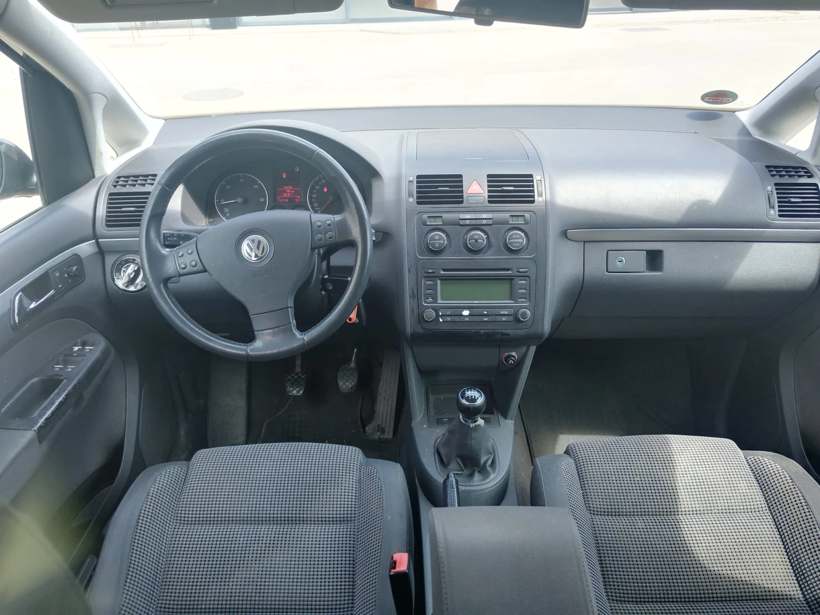 VW Touran, снимка 6 - Автомобили и джипове - 55398802