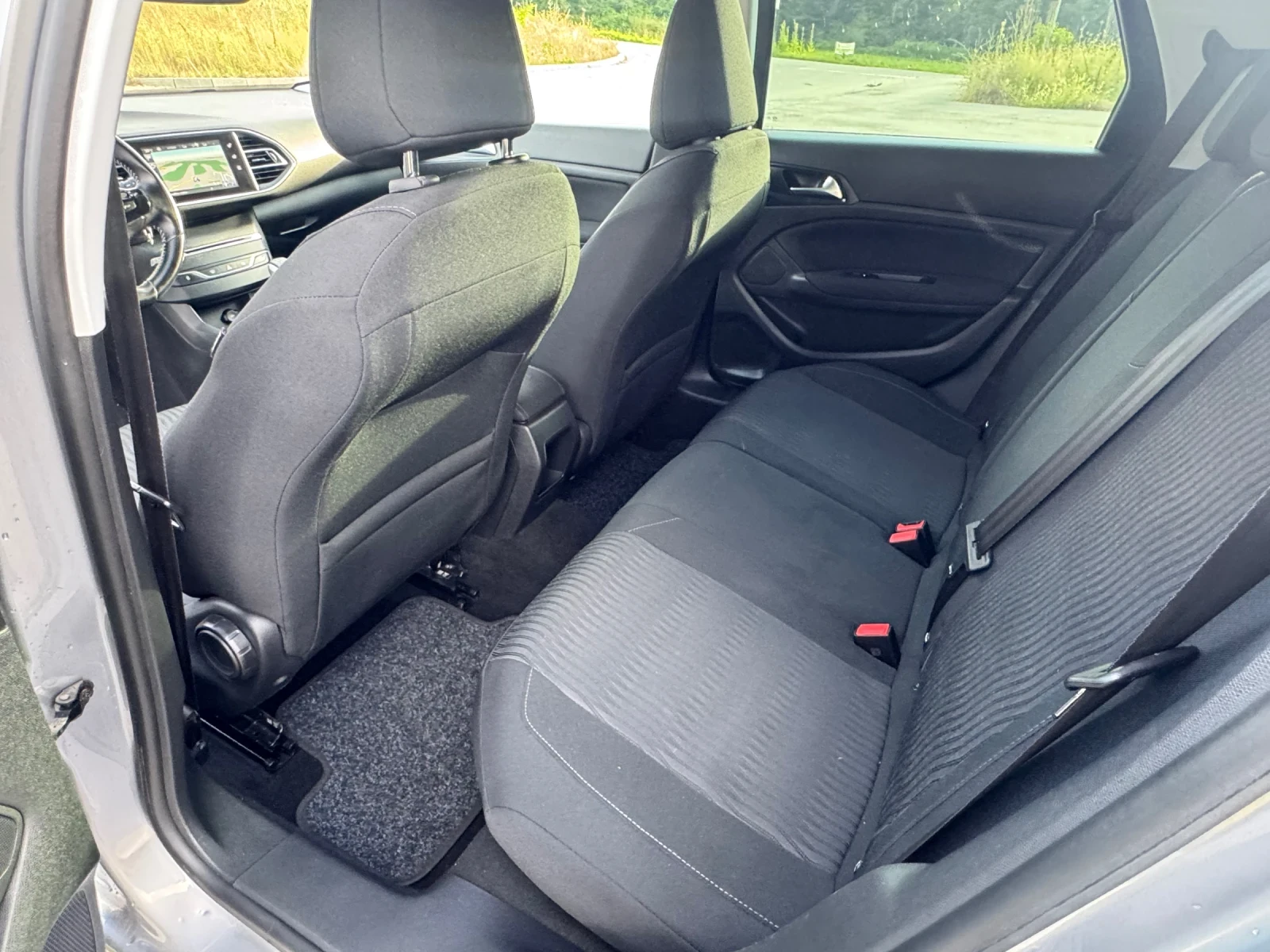 Peugeot 308 1.6 BlueHDI 99hp * Navi * LED * Bluetooth, снимка 14 - Автомобили и джипове - 55404349
