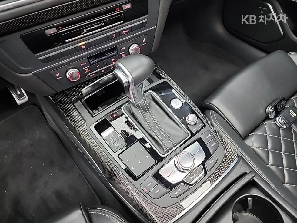 Audi S7 QUATTRO* HUD* DISTR* PANO* ПОДГРЕВИ, снимка 8 - Автомобили и джипове - 55537465