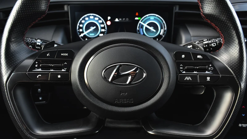 Hyundai Tucson 1.6 T-GDi N LINE Plug-in Hybrid 4x4 Automatic, снимка 9 - Автомобили и джипове - 50208015