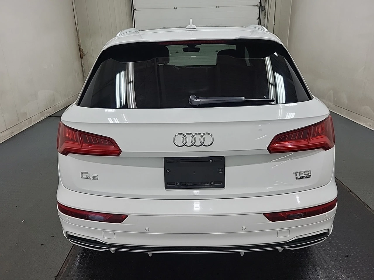 Audi Q5 TECHNIK * CARFAX * АвтоКредит * Цена до България*  - изображение 5