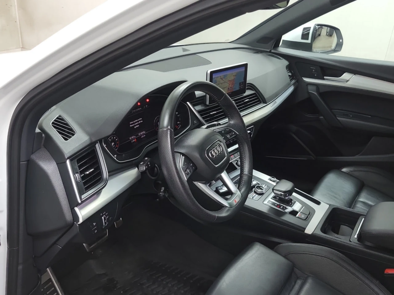 Audi Q5 TECHNIK * CARFAX * АвтоКредит * Цена до България*  - изображение 9