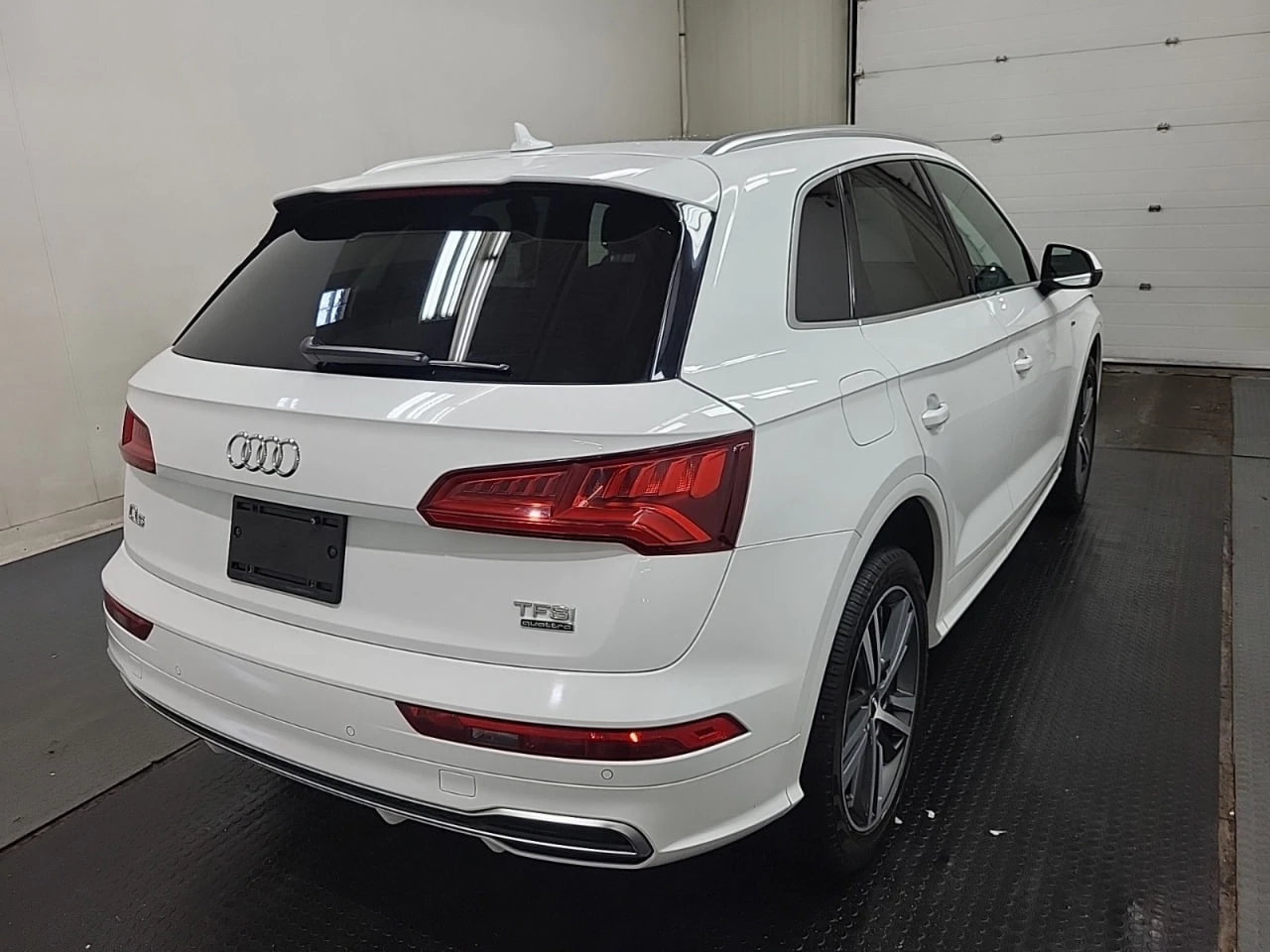 Audi Q5 TECHNIK * CARFAX * АвтоКредит * Цена до България*  - изображение 3