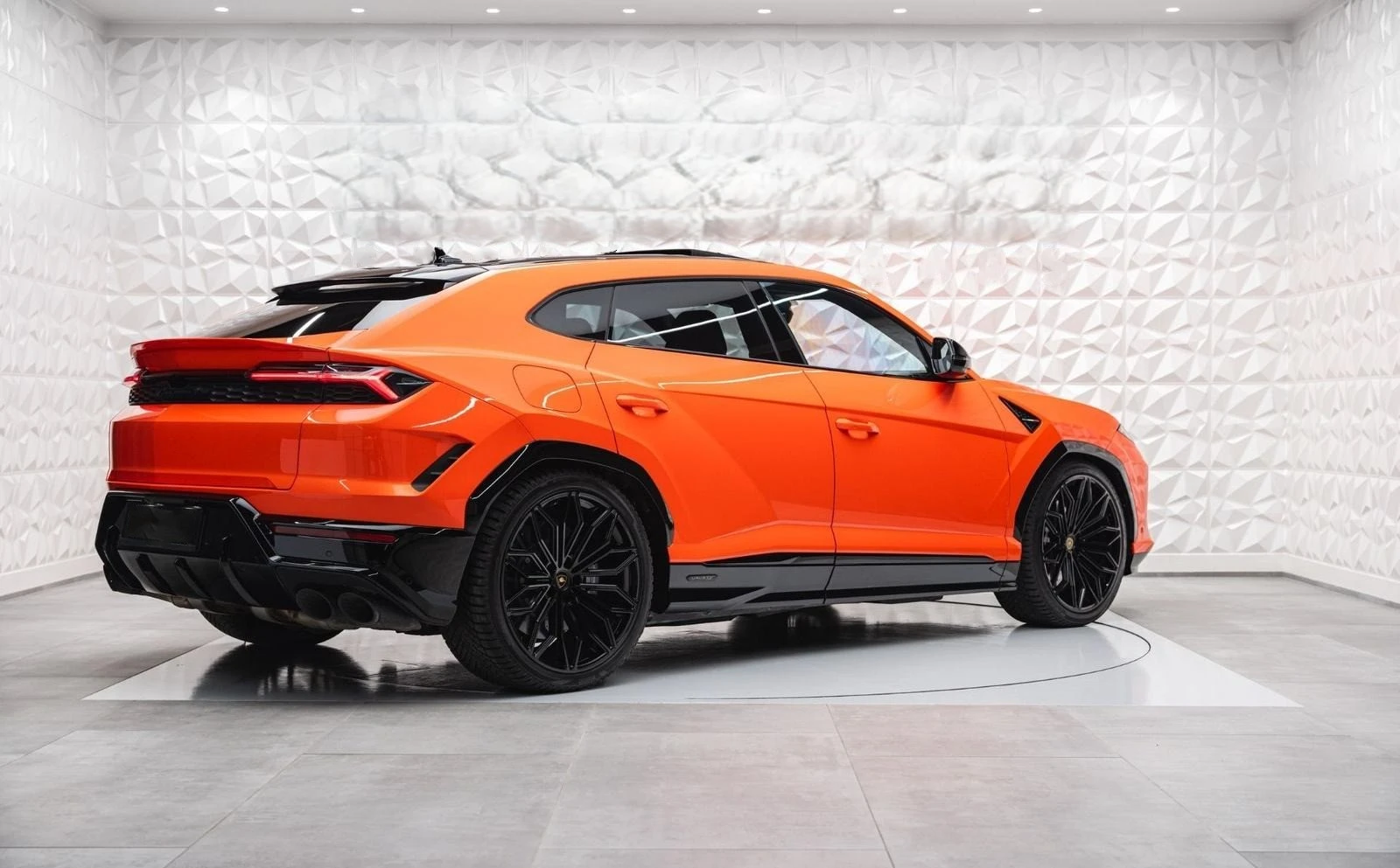 Lamborghini Urus SE/FACELIFT/PLUG-IN/CERAMIC/CARBON/B&O/AD PERSONAM, снимка 4 - Автомобили и джипове - 53812632
