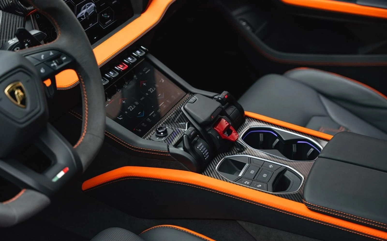 Lamborghini Urus SE/FACELIFT/PLUG-IN/CERAMIC/CARBON/B&O/AD PERSONAM, снимка 12 - Автомобили и джипове - 53812632