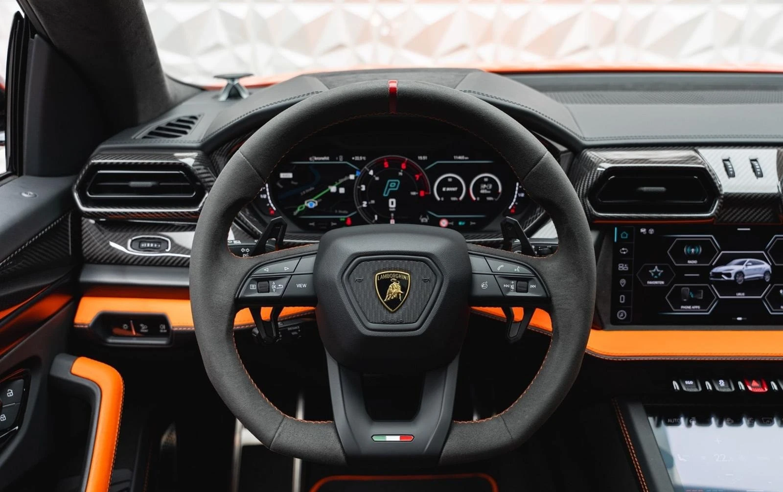 Lamborghini Urus SE/FACELIFT/PLUG-IN/CERAMIC/CARBON/B&O/AD PERSONAM, снимка 9 - Автомобили и джипове - 53812632