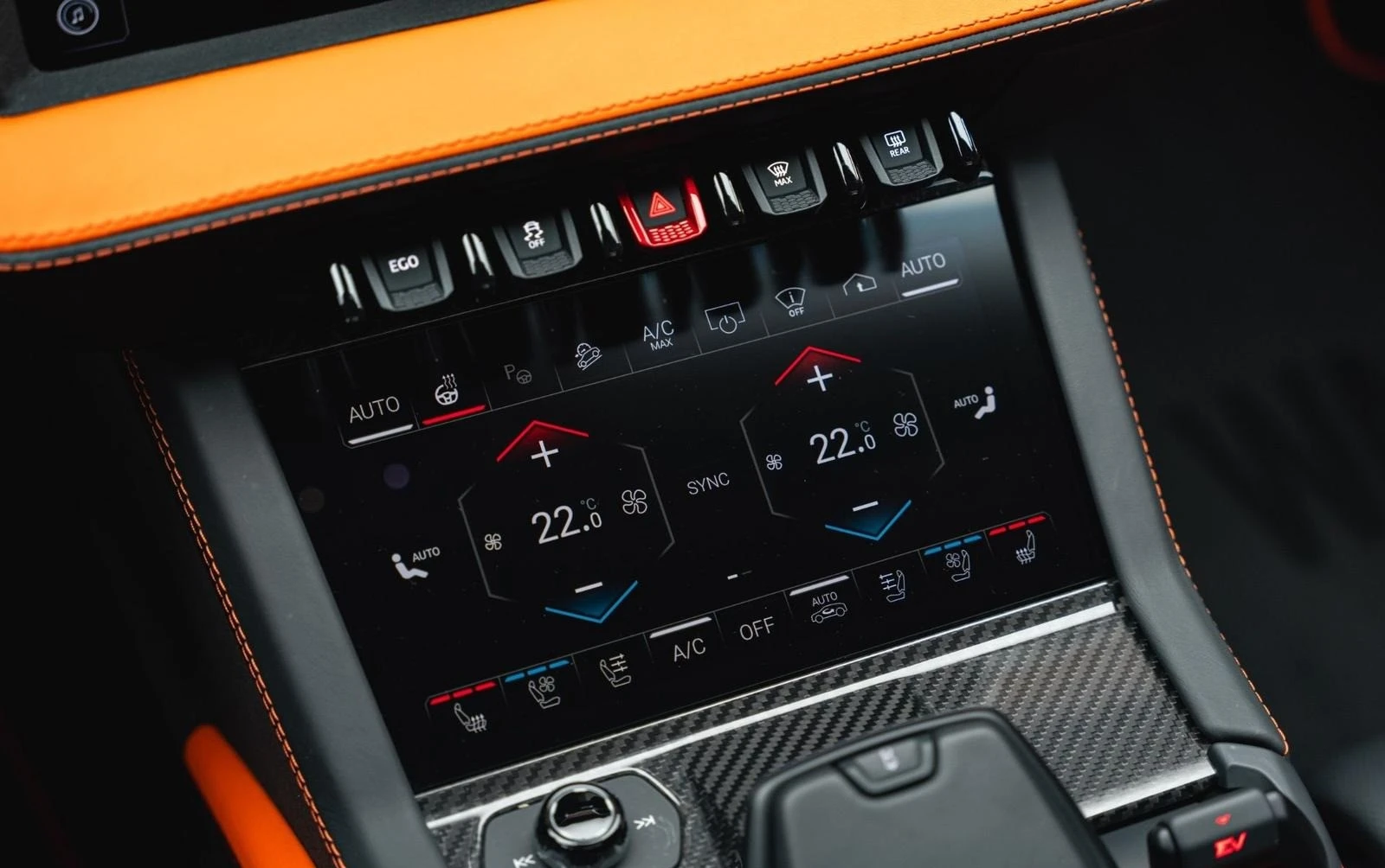 Lamborghini Urus SE/FACELIFT/PLUG-IN/CERAMIC/CARBON/B&O/AD PERSONAM, снимка 11 - Автомобили и джипове - 53812632