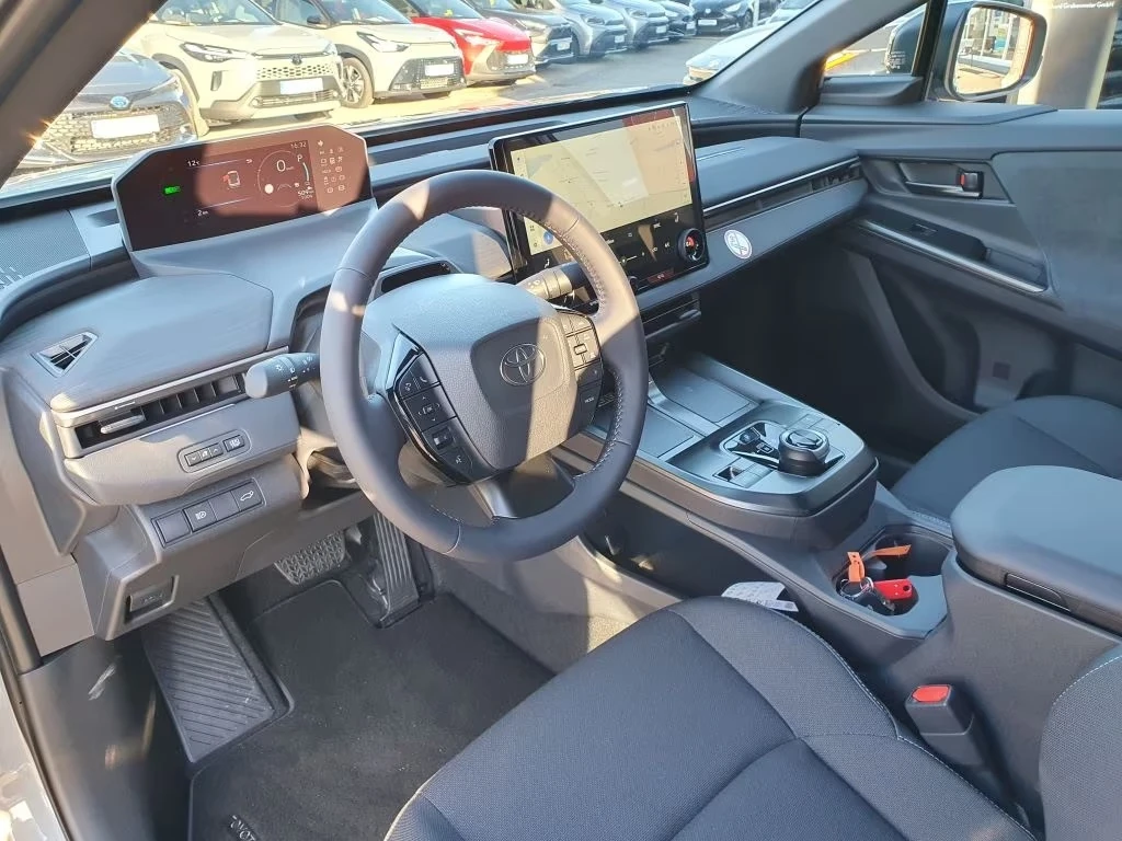 Toyota C-HR + , снимка 6 - Автомобили и джипове - 54144690