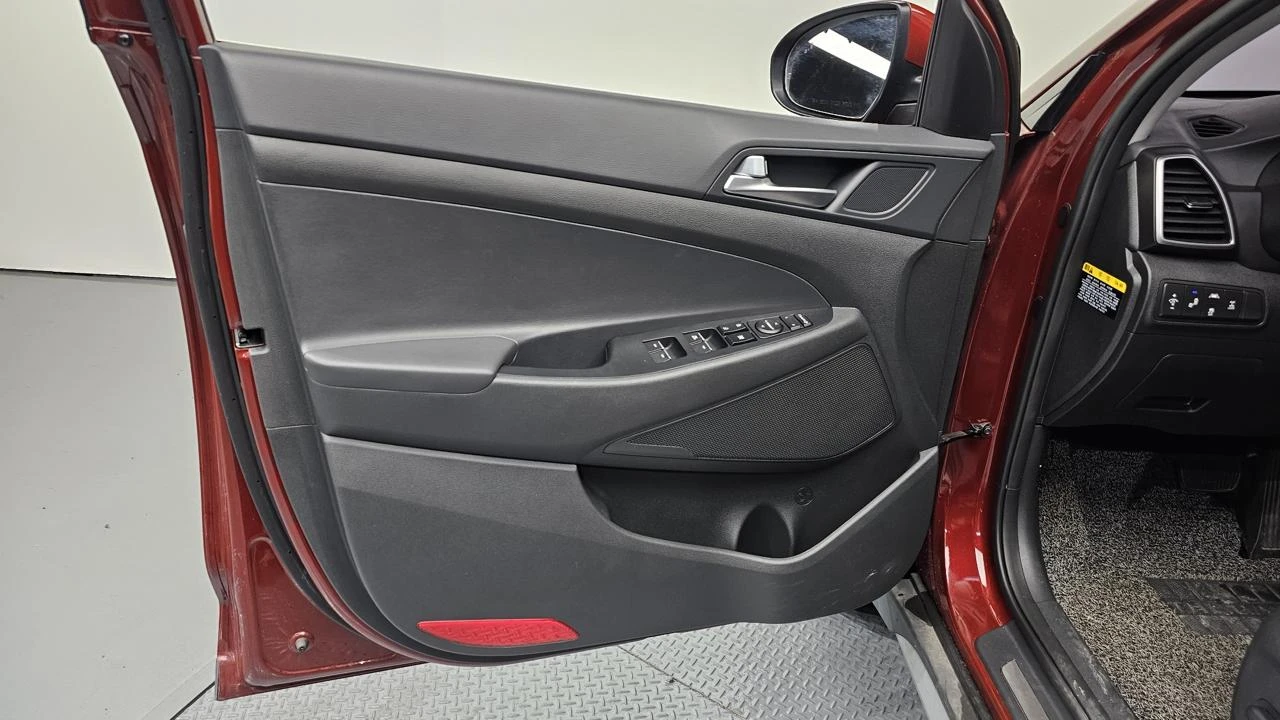 Hyundai Tucson 1.6T AWD* Premium* Обдух* Distronic* Подгрев* , снимка 4 - Автомобили и джипове - 54712276