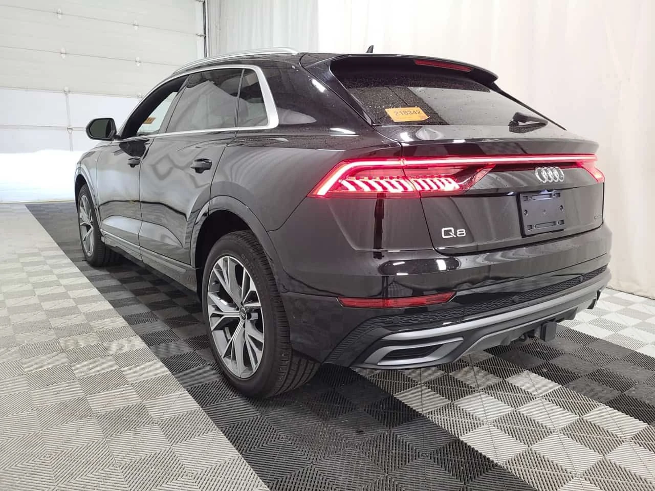 Audi Q8 S-Line * Един собственик * От VW * 12k km!!! * , снимка 5 - Автомобили и джипове - 55084354