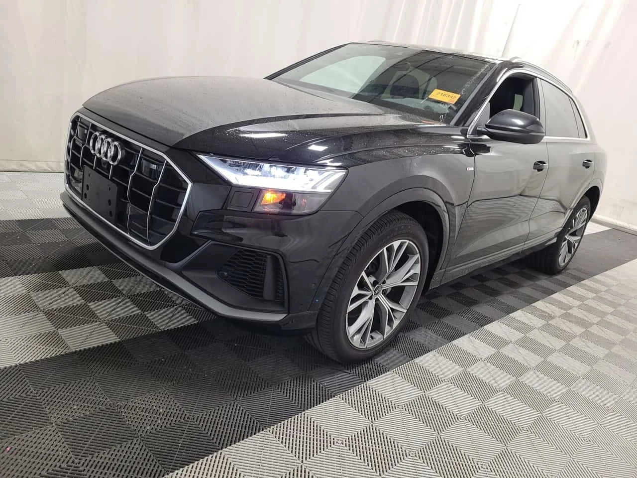 Audi Q8 S-Line * Един собственик * От VW * 12k km!!! * 