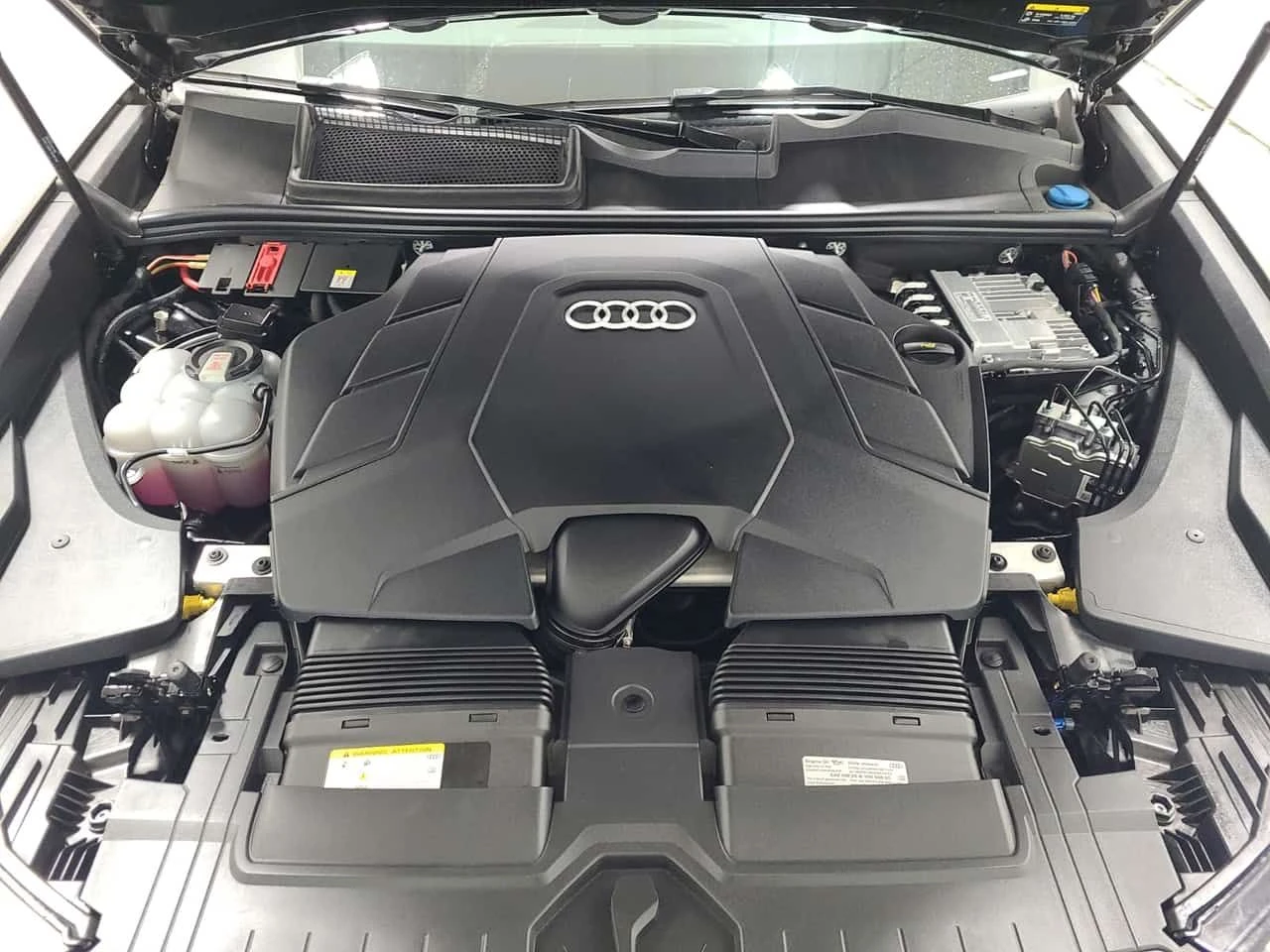 Audi Q8 S-Line * Един собственик * От VW * 12k km!!! * , снимка 16 - Автомобили и джипове - 55084354