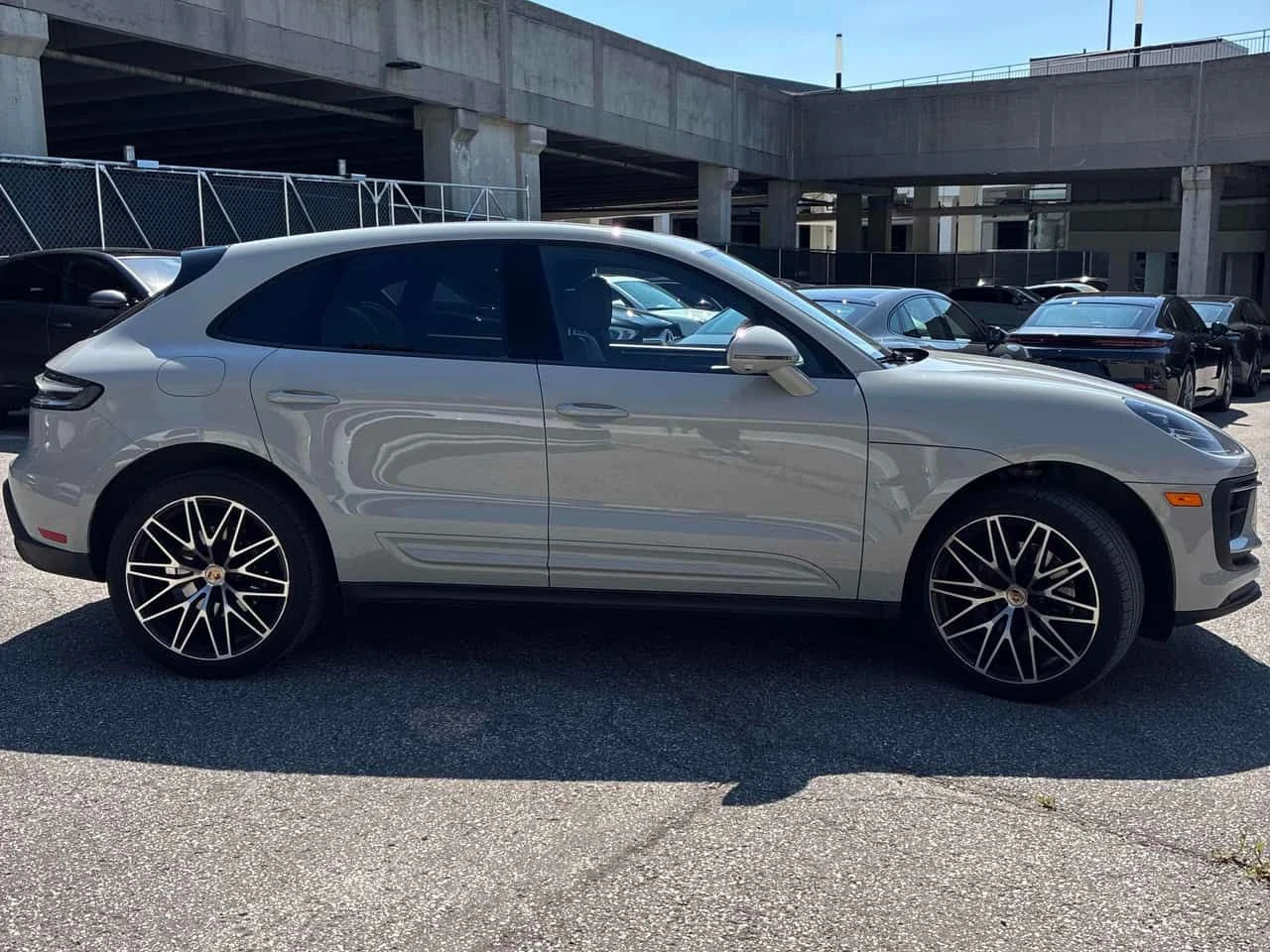 Porsche Macan DISTRONIC* BOSE* ОБДУХВАНЕ* , снимка 3 - Автомобили и джипове - 55573330