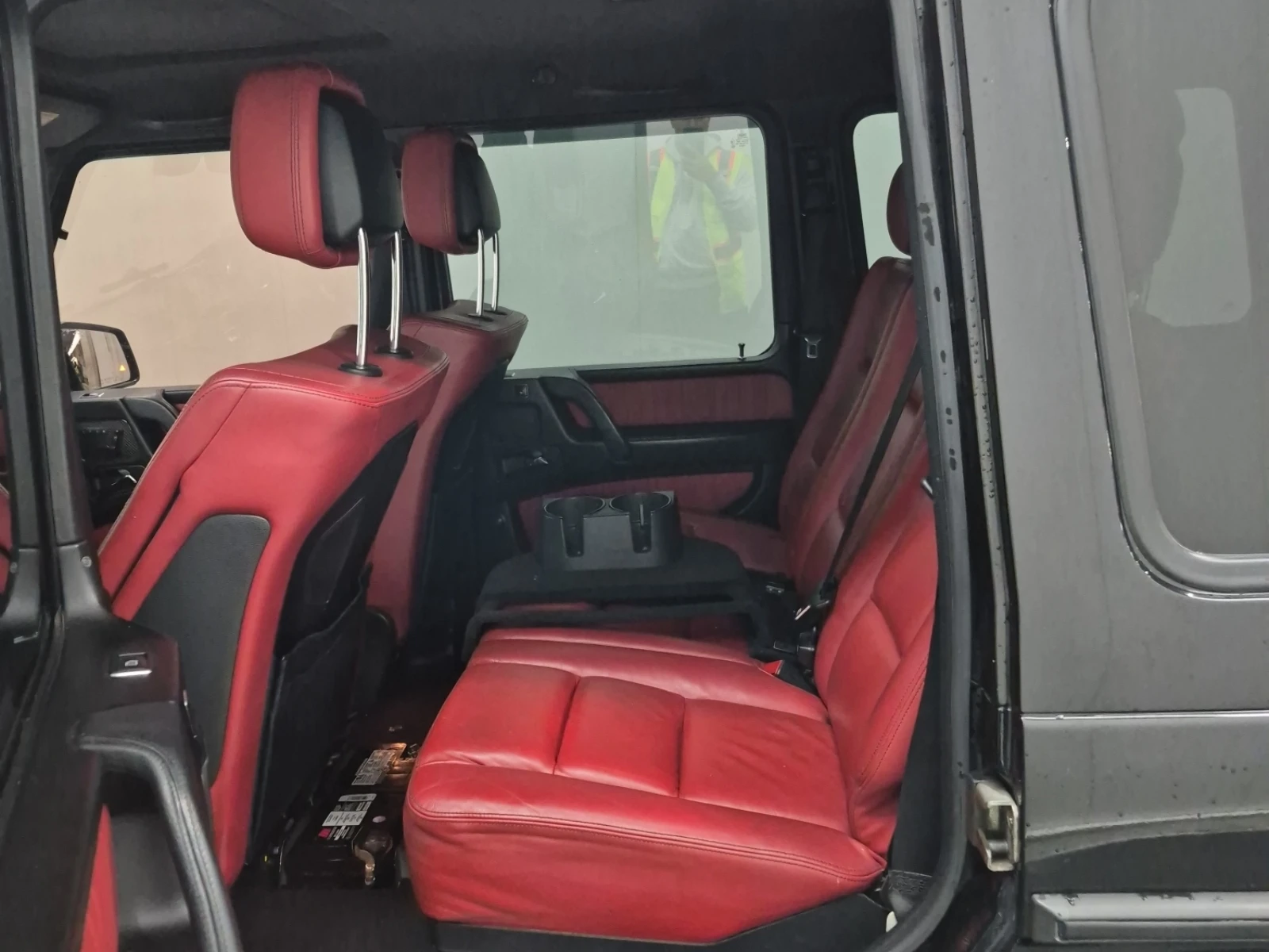 Mercedes-Benz G 63 AMG 4MATIC* ОБДУХ* ИСТОРИЯ* МАЛКИ ЗАБЕЛЕЖКИ, снимка 12 - Автомобили и джипове - 56182754