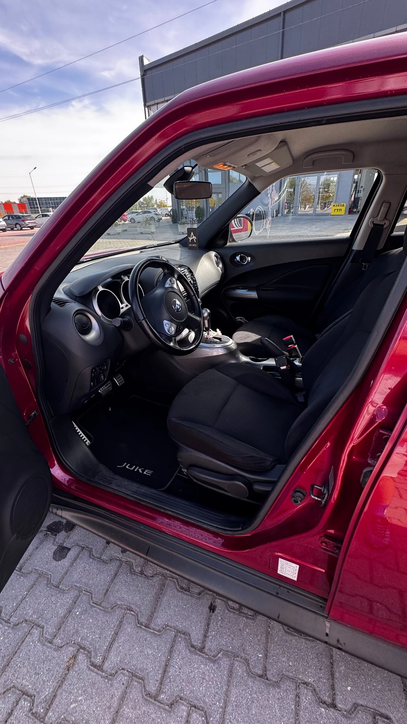 Nissan Juke 1.6 DIG-T 4x4 автоматик, снимка 8 - Автомобили и джипове - 56558412