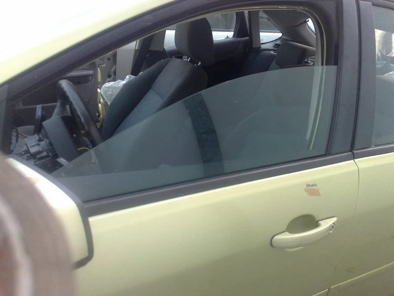 стъкло странично предно ляво за Форд Фокус 07г. хечбек