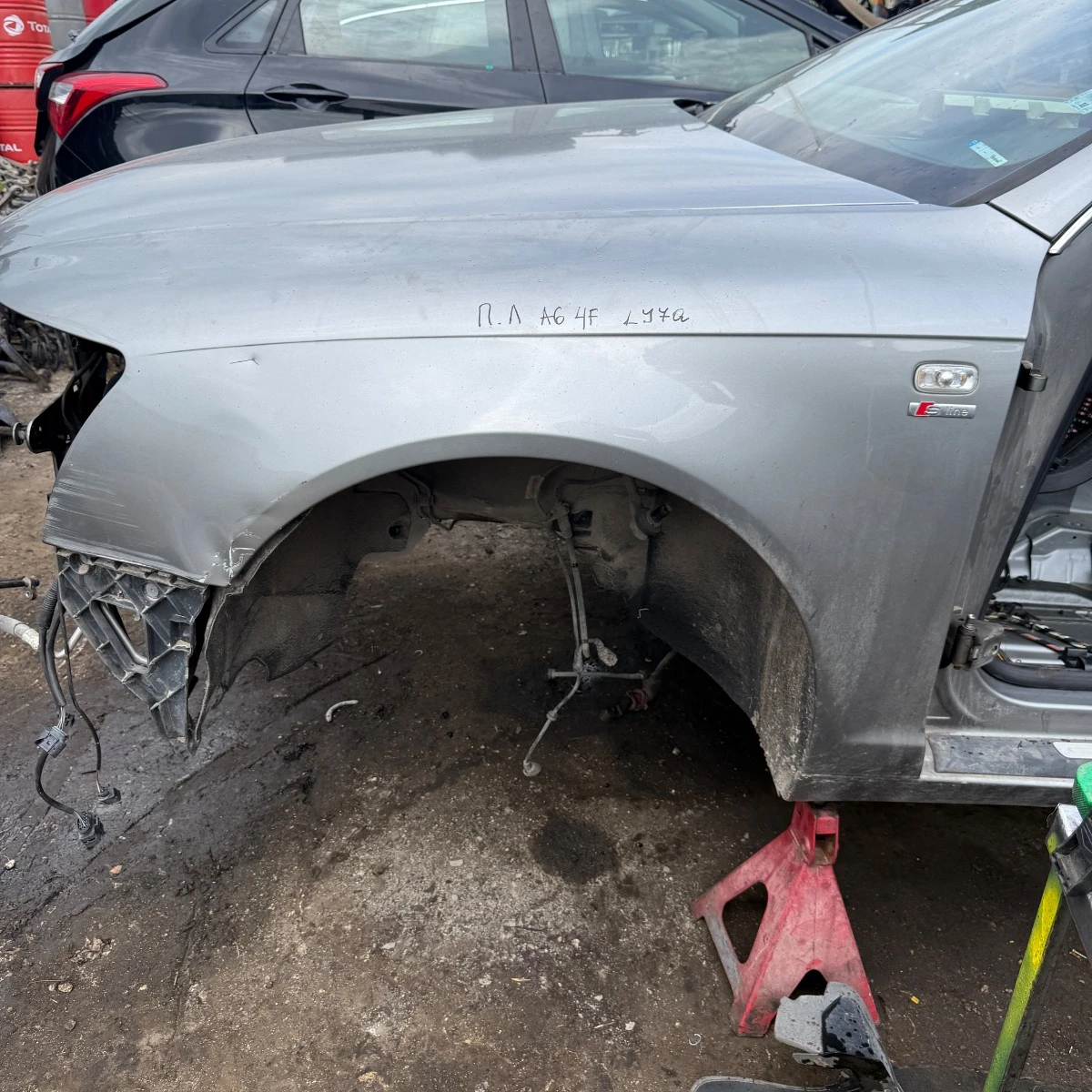 Преден ляв калник за Audi A6 4F LY7Q 377-377
