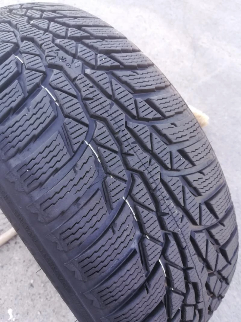 Гуми Зимни 205/50R17, снимка 3 - Гуми и джанти - 29984052