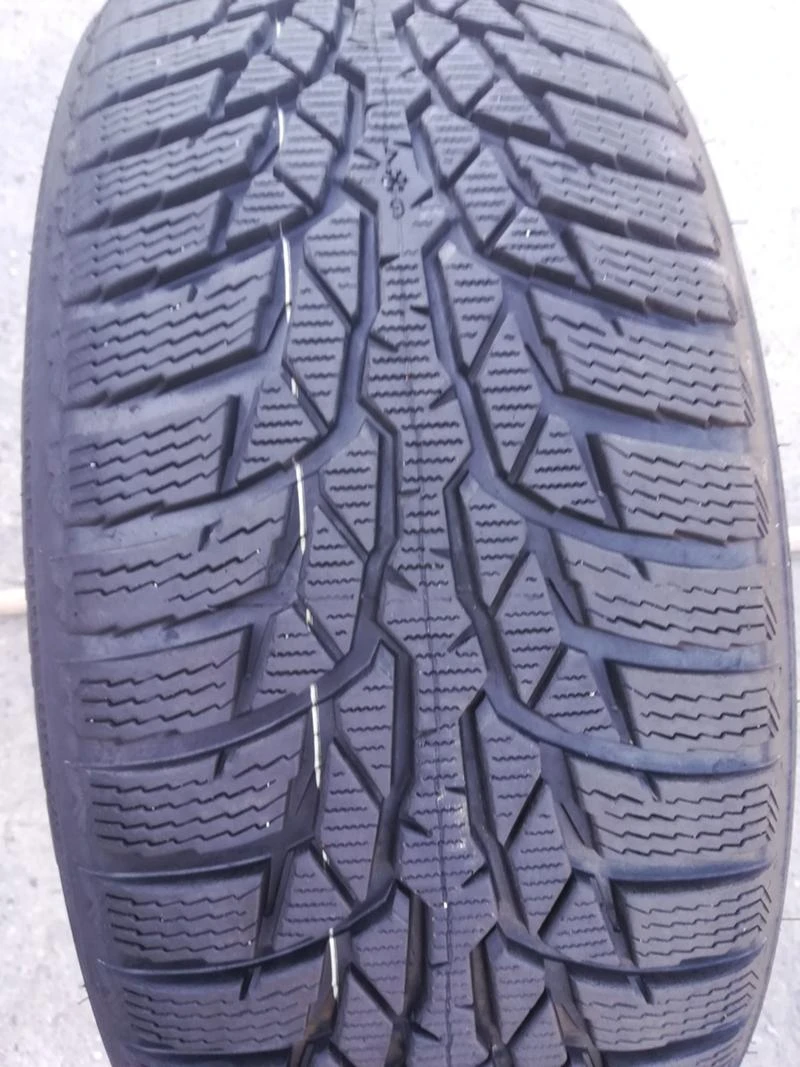 Гуми Зимни 205/50R17, снимка 4 - Гуми и джанти - 29984052