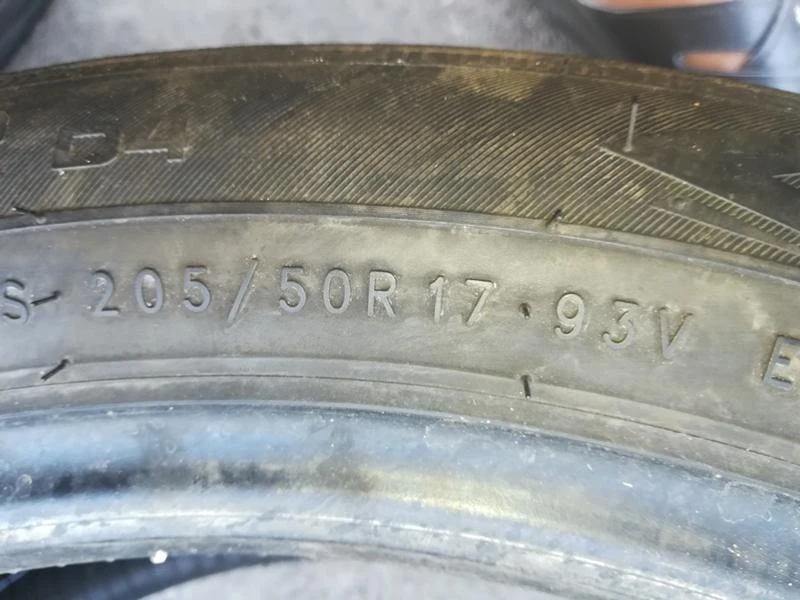 Гуми Зимни 205/50R17, снимка 7 - Гуми и джанти - 29984052