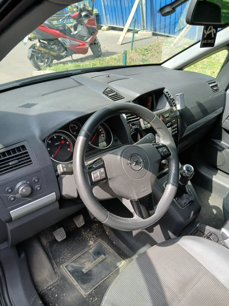 Opel Zafira, снимка 4 - Автомобили и джипове - 52333090