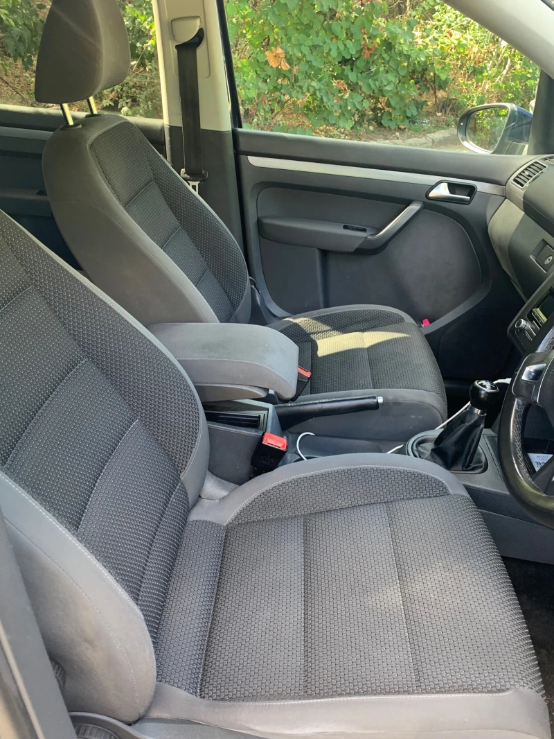 VW Touran, снимка 9 - Автомобили и джипове - 51786663