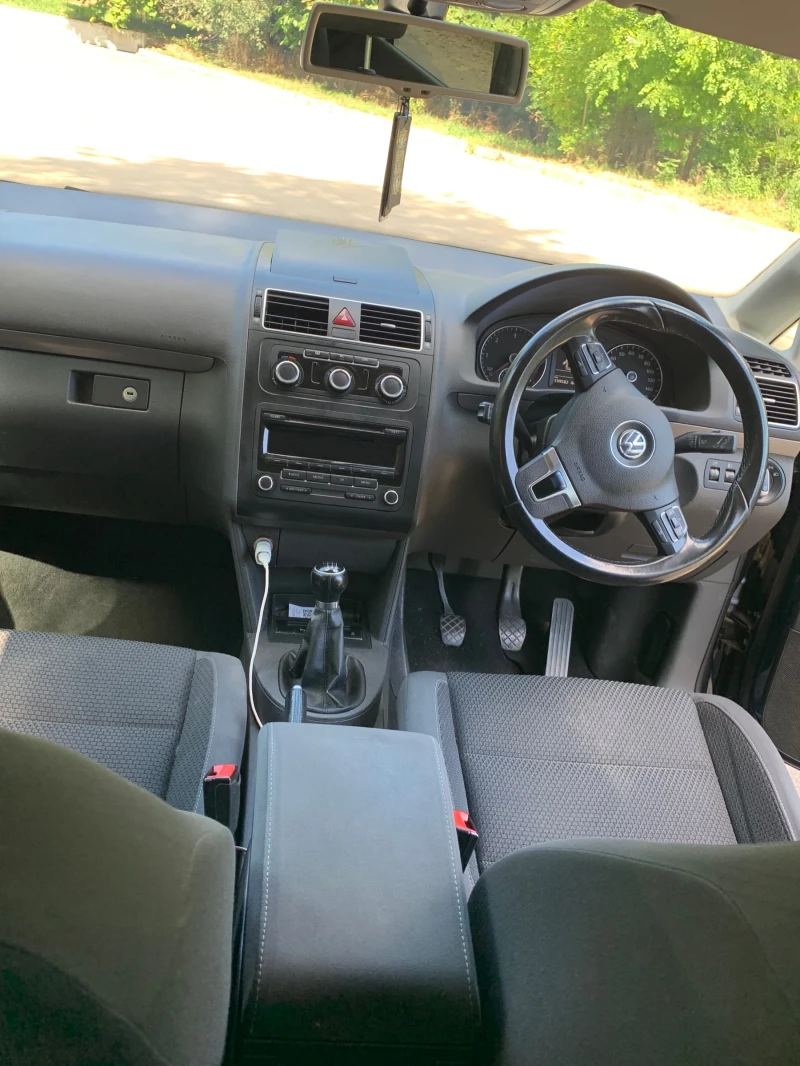 VW Touran, снимка 10 - Автомобили и джипове - 51786663