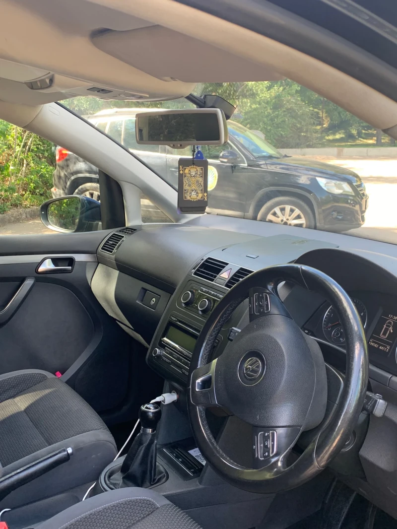 VW Touran, снимка 8 - Автомобили и джипове - 51786663