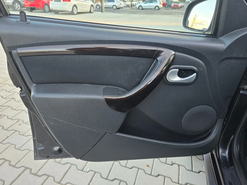 Dacia Duster 1.6 Бензин-Газ, само 110000км.!, снимка 12 - Автомобили и джипове - 52016978