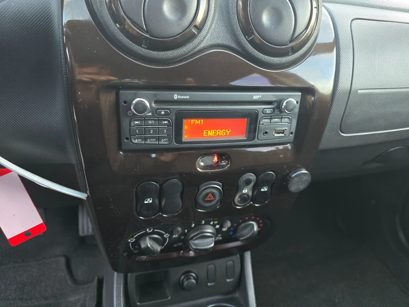 Dacia Duster 1.6 Бензин-Газ, само 110000км.!, снимка 11 - Автомобили и джипове - 52016978