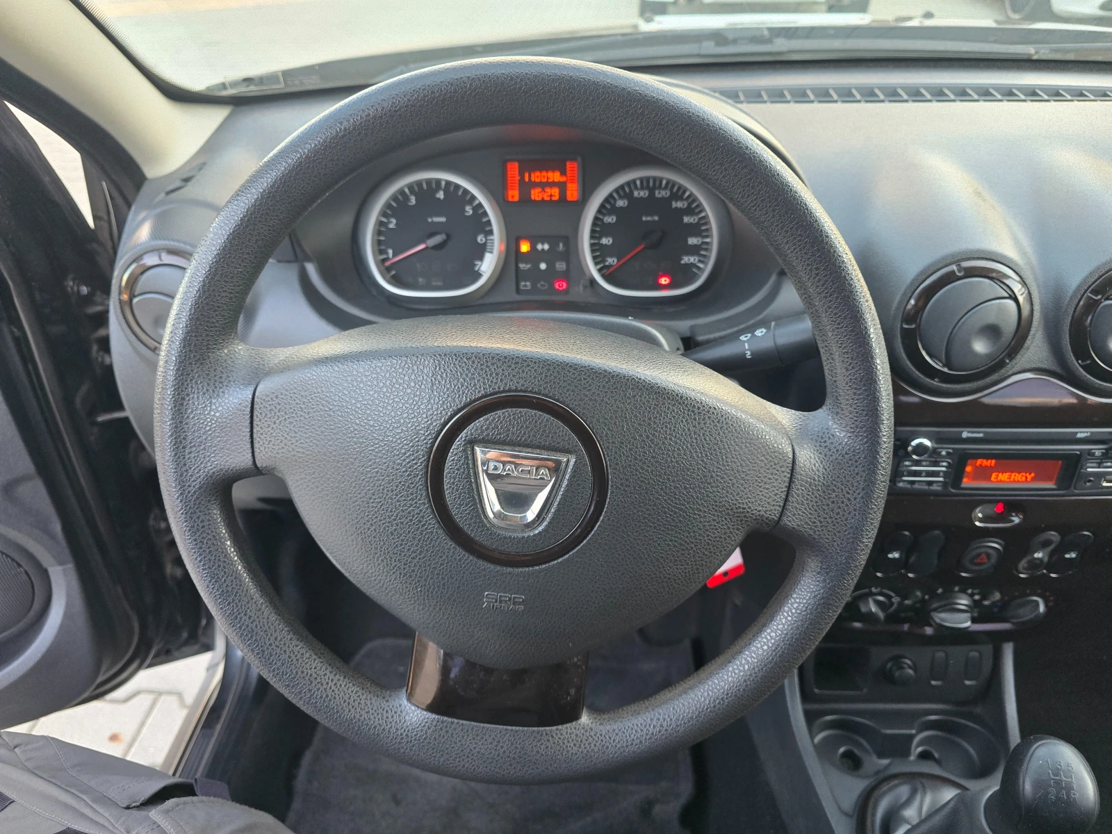 Dacia Duster 1.6 Бензин-Газ, само 110000км.! - изображение 9