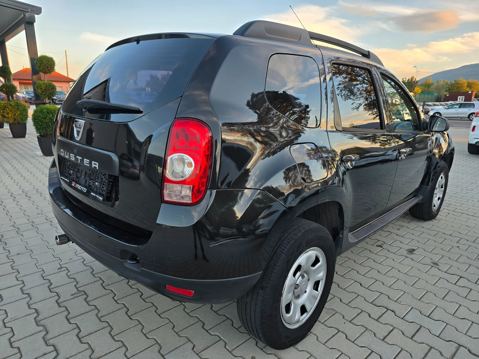 Dacia Duster 1.6 Бензин-Газ, само 110000км.! - изображение 2