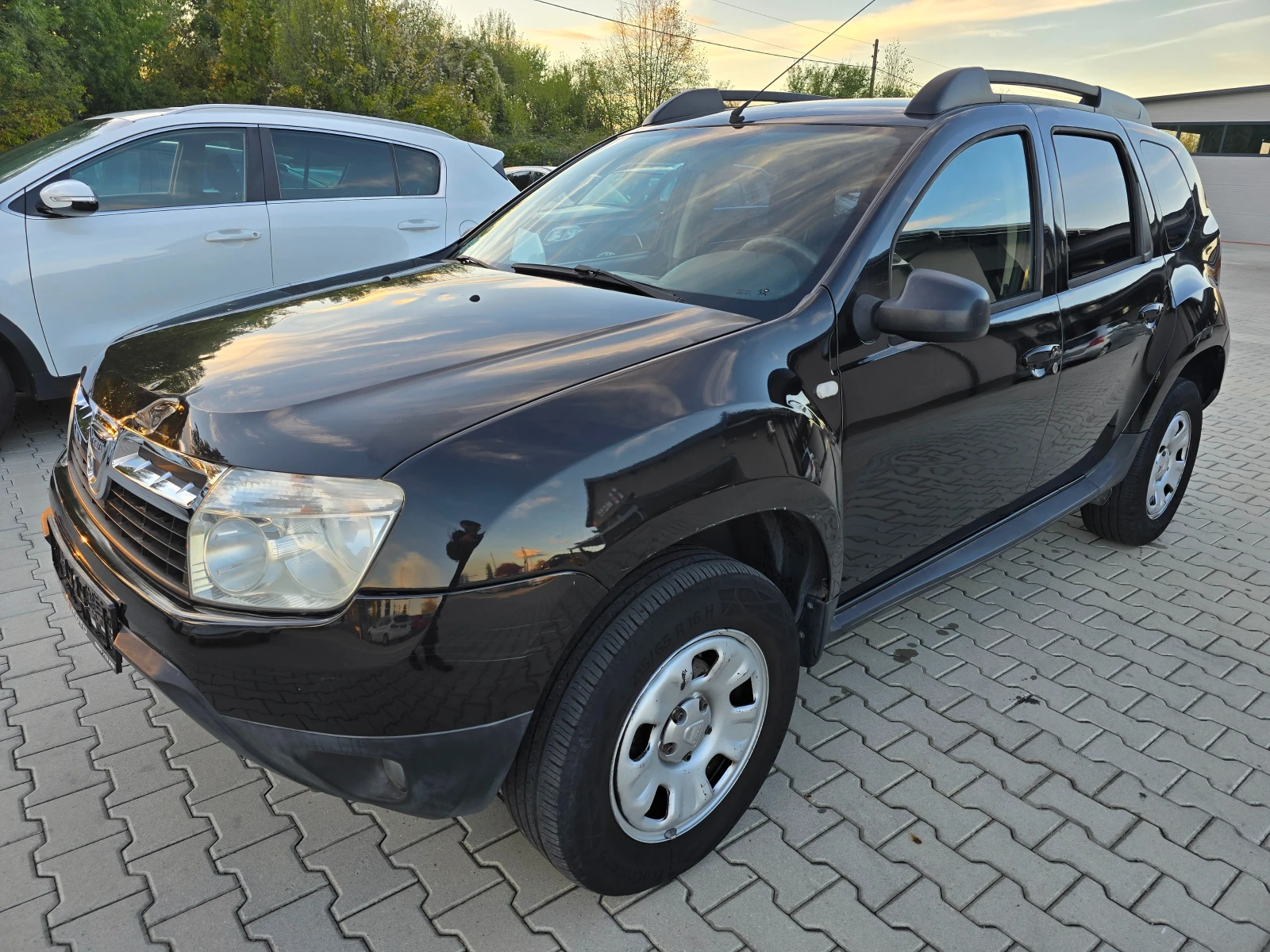 Dacia Duster 1.6 Бензин-Газ, само 110000км.! - изображение 4