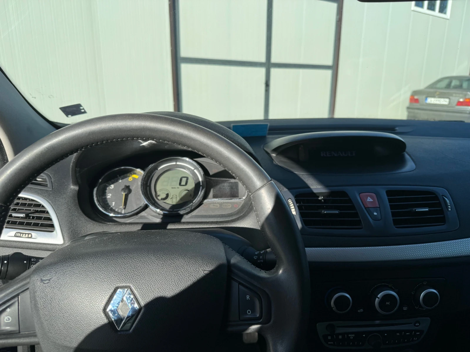 Renault Megane 1.5 DCI 110, снимка 10 - Автомобили и джипове - 54257035