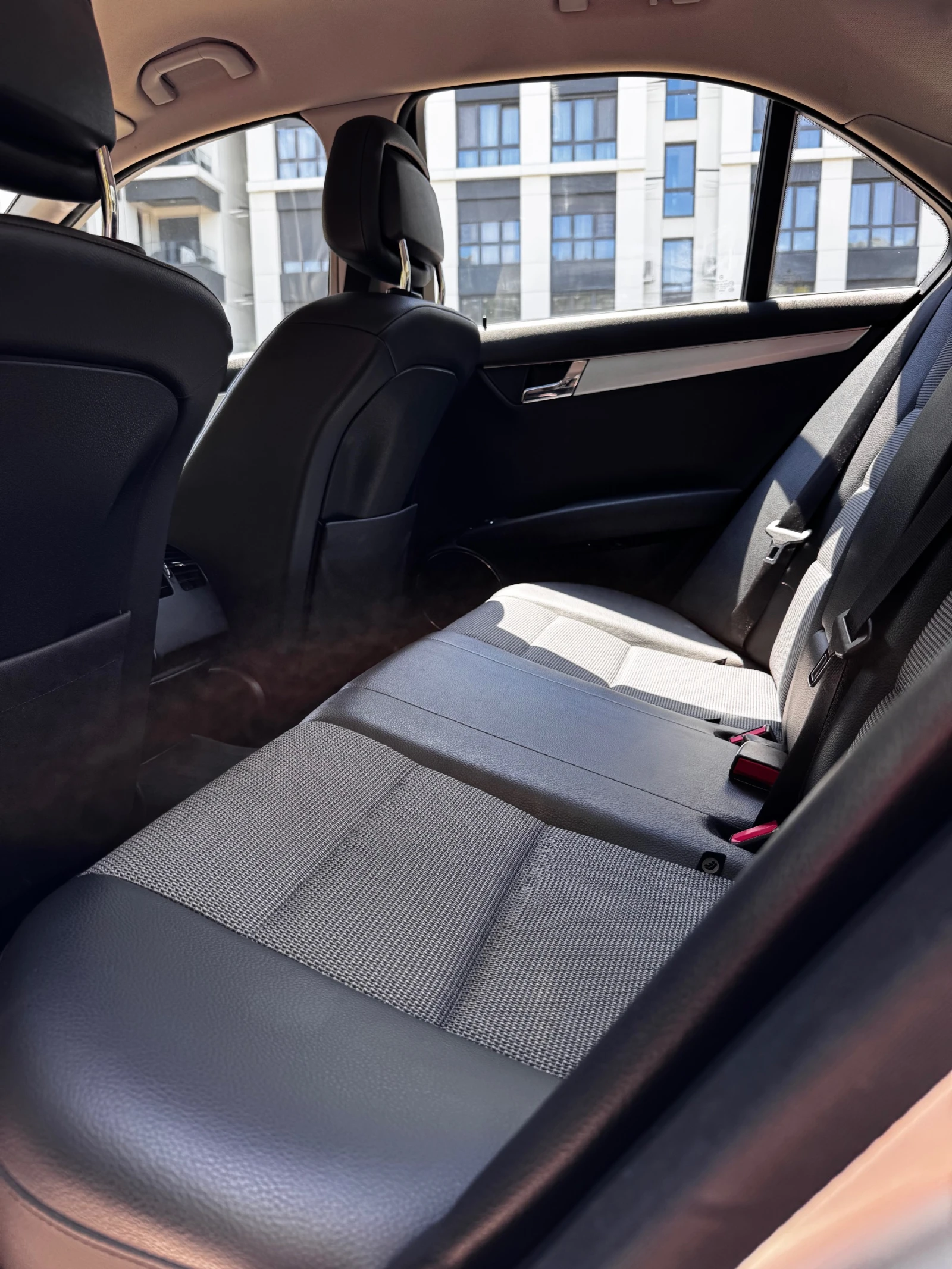 Mercedes-Benz C 220, снимка 9 - Автомобили и джипове - 54987308