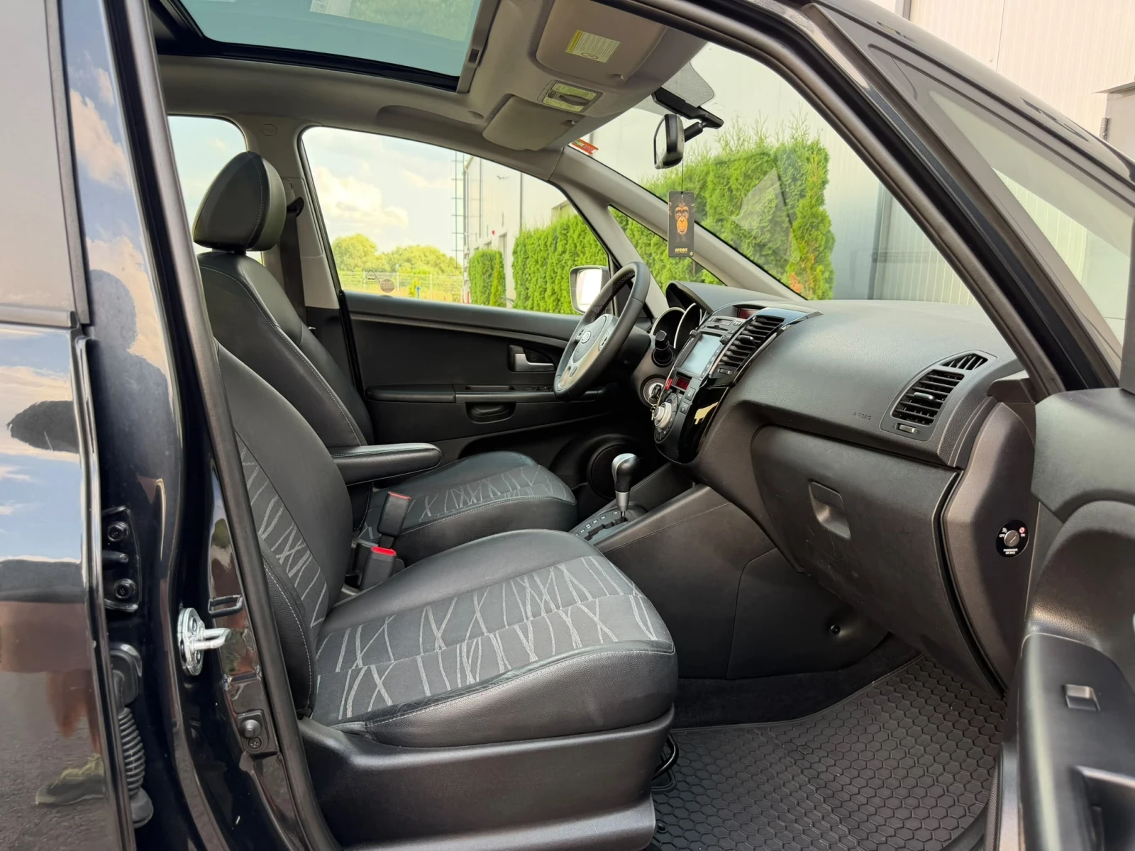 Kia Venga 1.6i.avtomat navi koja Panorama швейцария , снимка 13 - Автомобили и джипове - 55364219