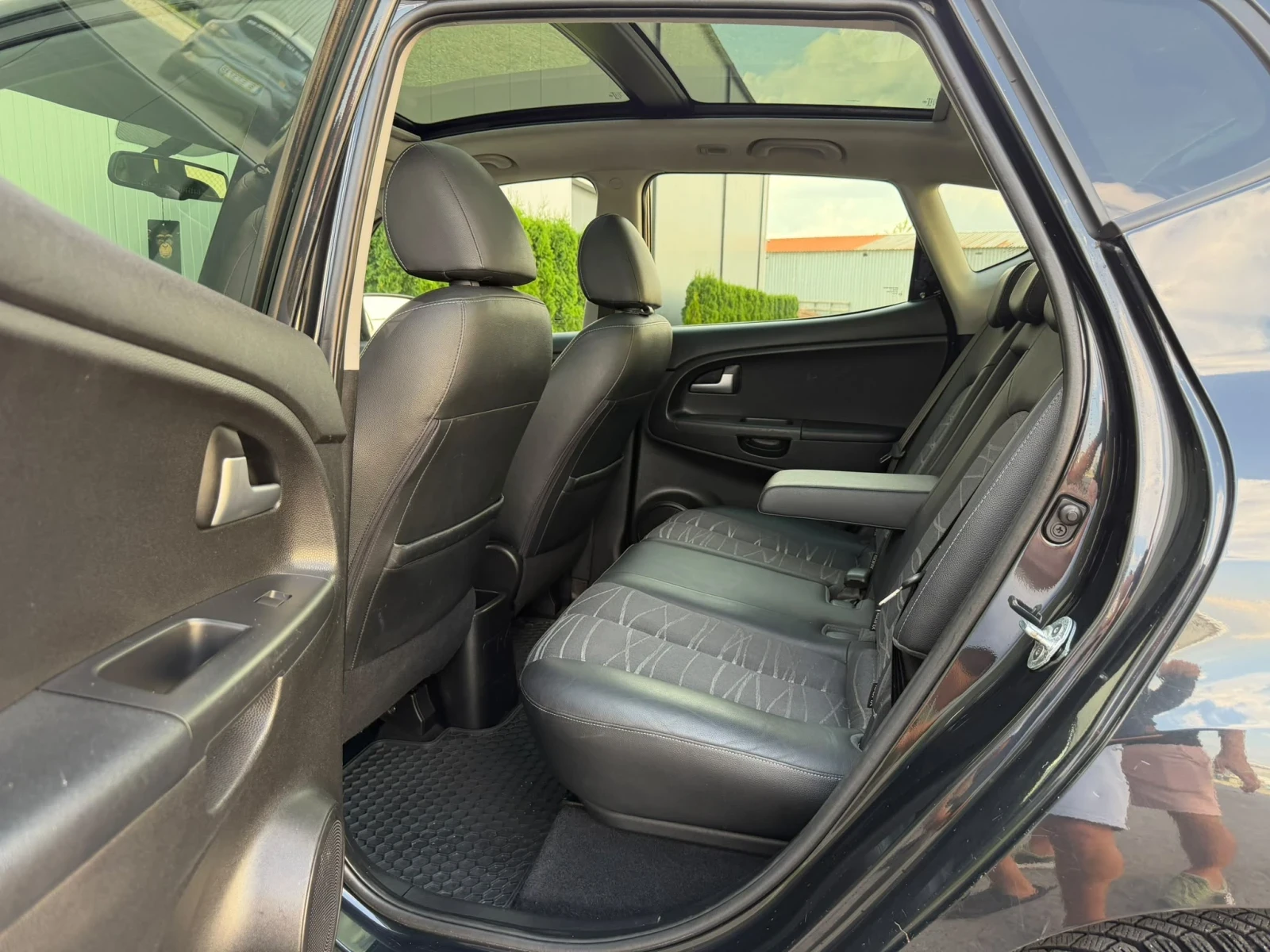 Kia Venga 1.6i.avtomat navi koja Panorama швейцария , снимка 12 - Автомобили и джипове - 55364219