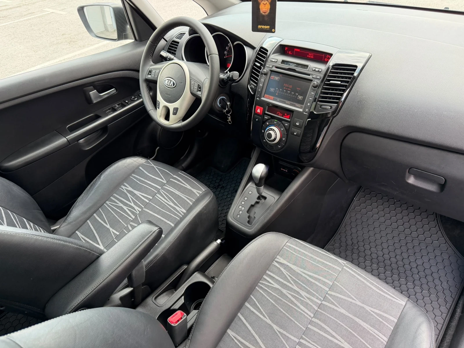 Kia Venga 1.6i.avtomat navi koja Panorama швейцария , снимка 15 - Автомобили и джипове - 55364219