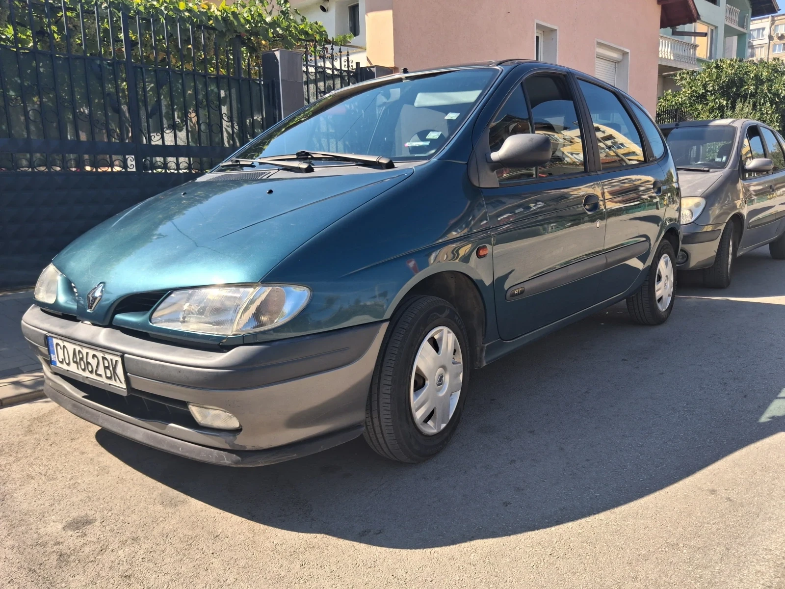 Renault Scenic 1.6 90кс Klima, снимка 7 - Автомобили и джипове - 55737525