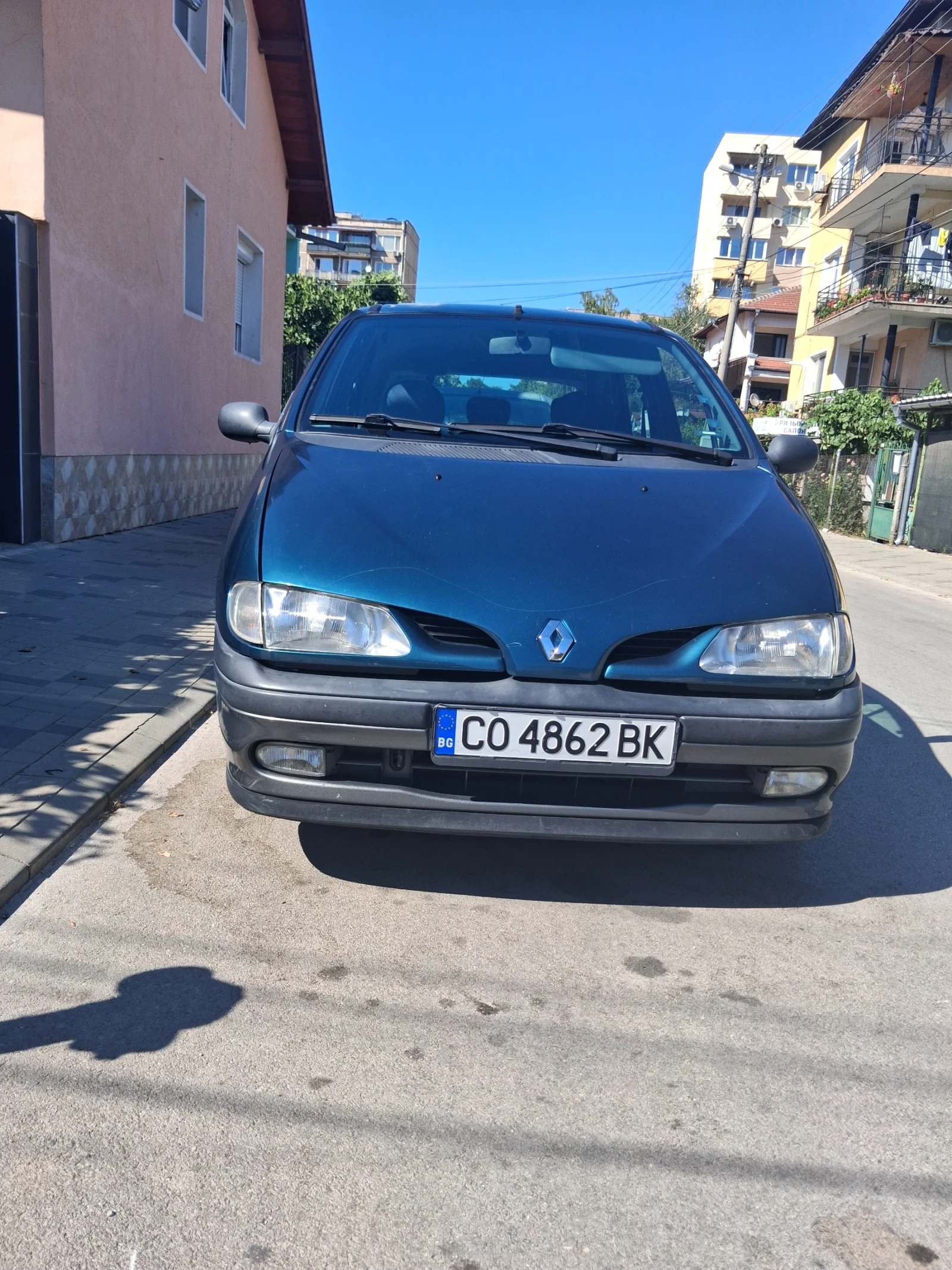 Renault Scenic 1.6 90кс Klima, снимка 8 - Автомобили и джипове - 55737525