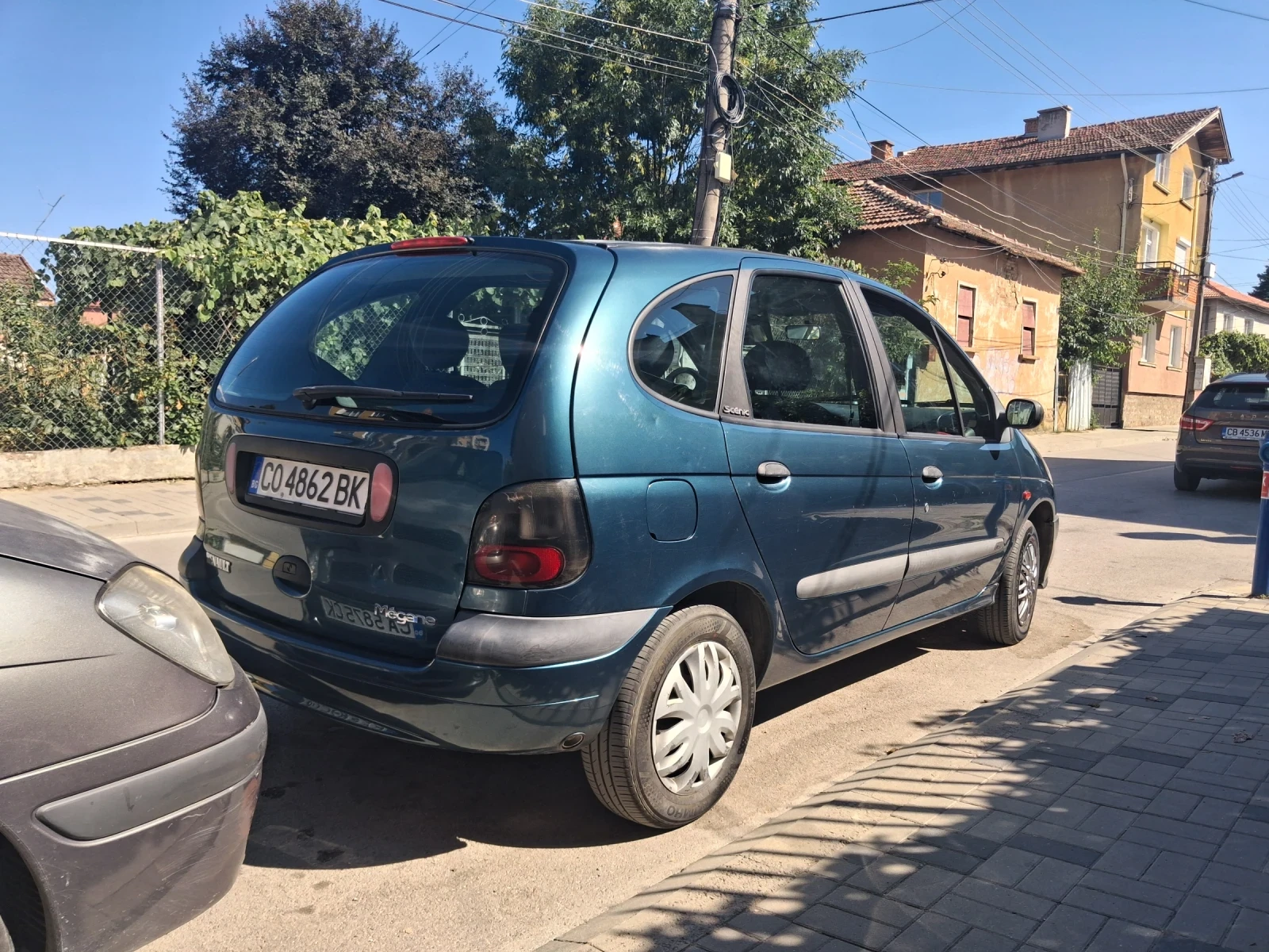 Renault Scenic 1.6 90кс Klima, снимка 12 - Автомобили и джипове - 55737525
